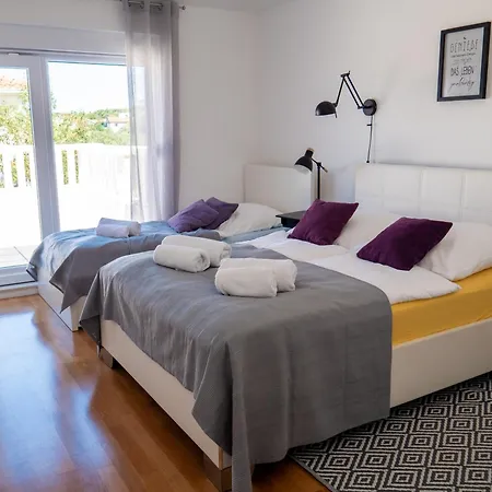 Maneni Hébergement de vacances Rogoznica (Sibenik-Knin)