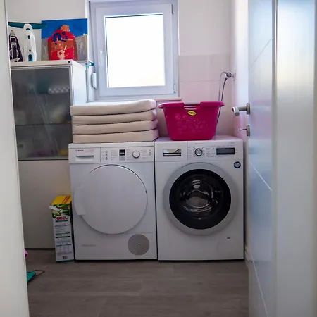 Maneni Vikendica Rogoznica (Sibenik-Knin)