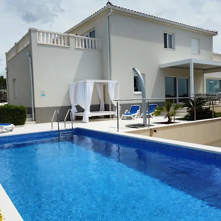 Maneni Hébergement de vacances *