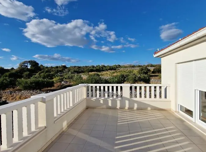 Maneni Tatil Evi Rogoznica (Sibenik-Knin)