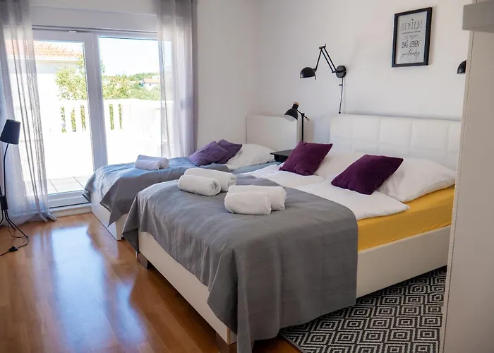 Maneni Tatil Evi Rogoznica (Sibenik-Knin)